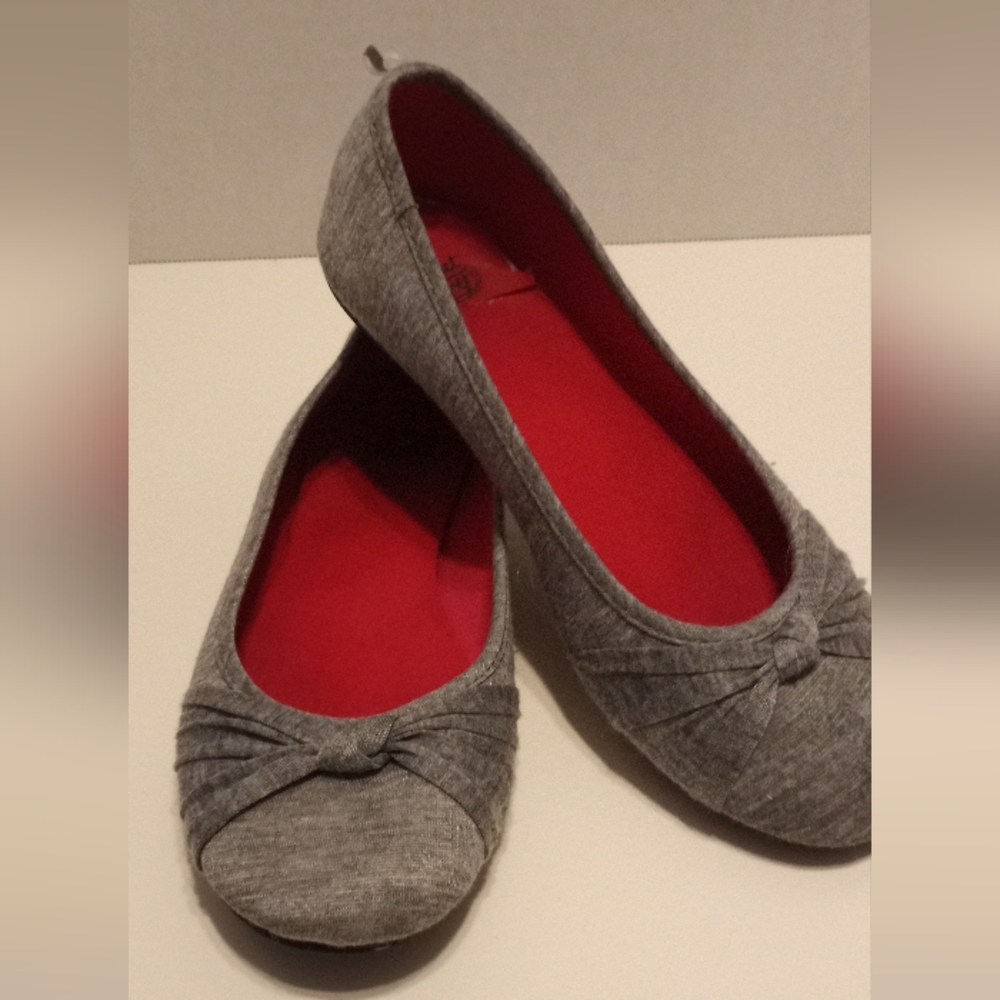 Grey flats - Picture 3 of 9